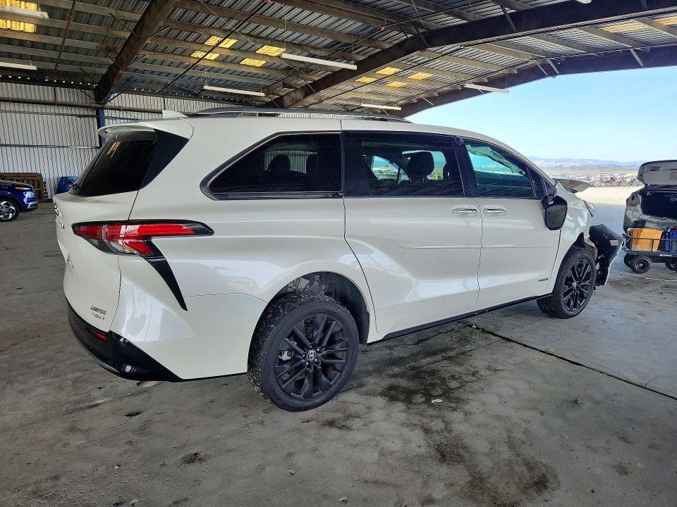 2021 TOYOTA SIENNA LIMITED 7-PASSENGER 3