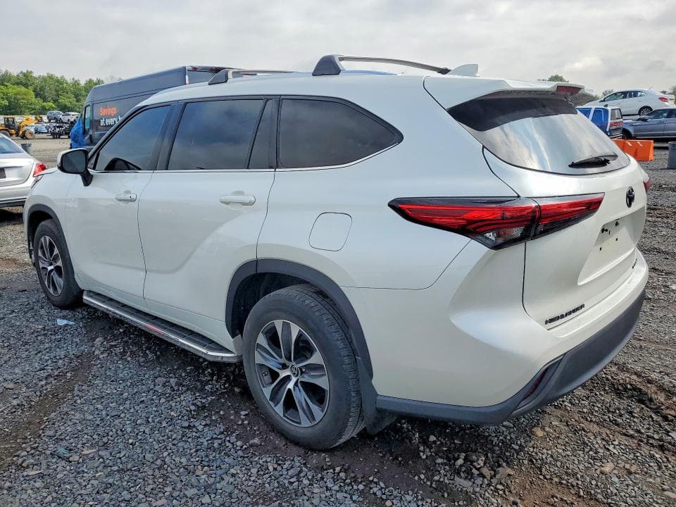 2021 TOYOTA HIGHLANDER XLE 2