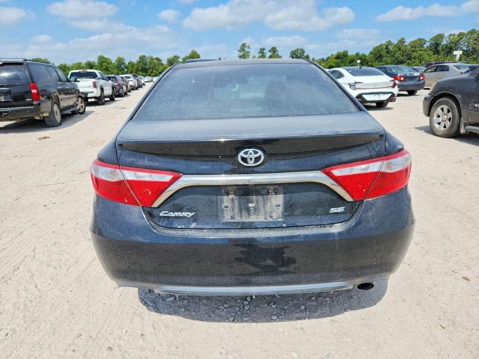 2017 TOYOTA CAMRY SE 6