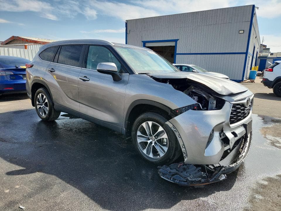 2026 TOYOTA HIGHLANDER XLE 4