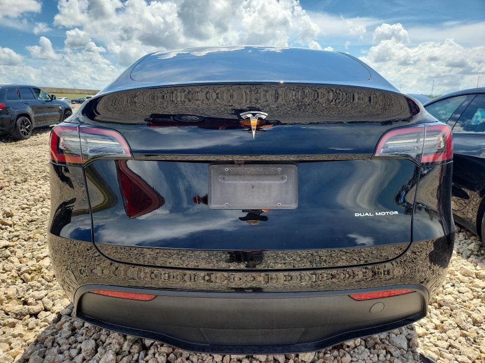 2023 TESLA MODEL Y 6