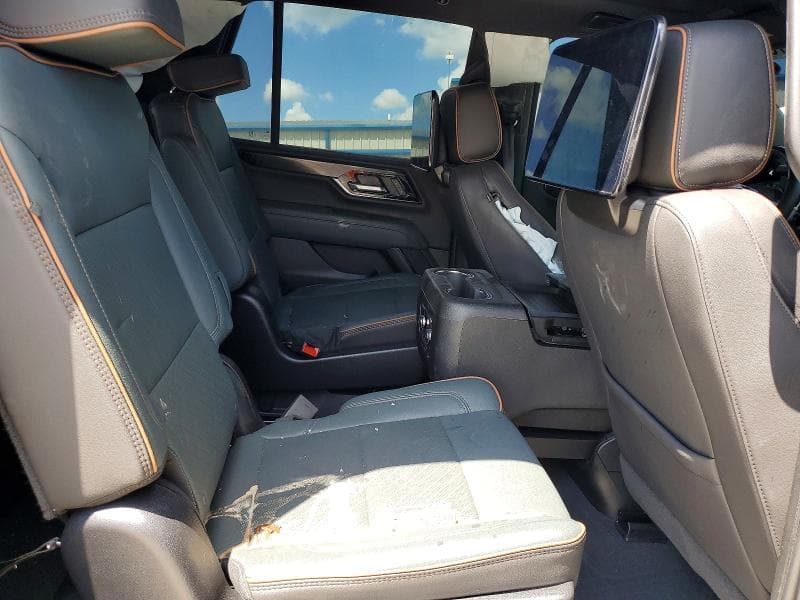 2025 GMC YUKON AT4 11
