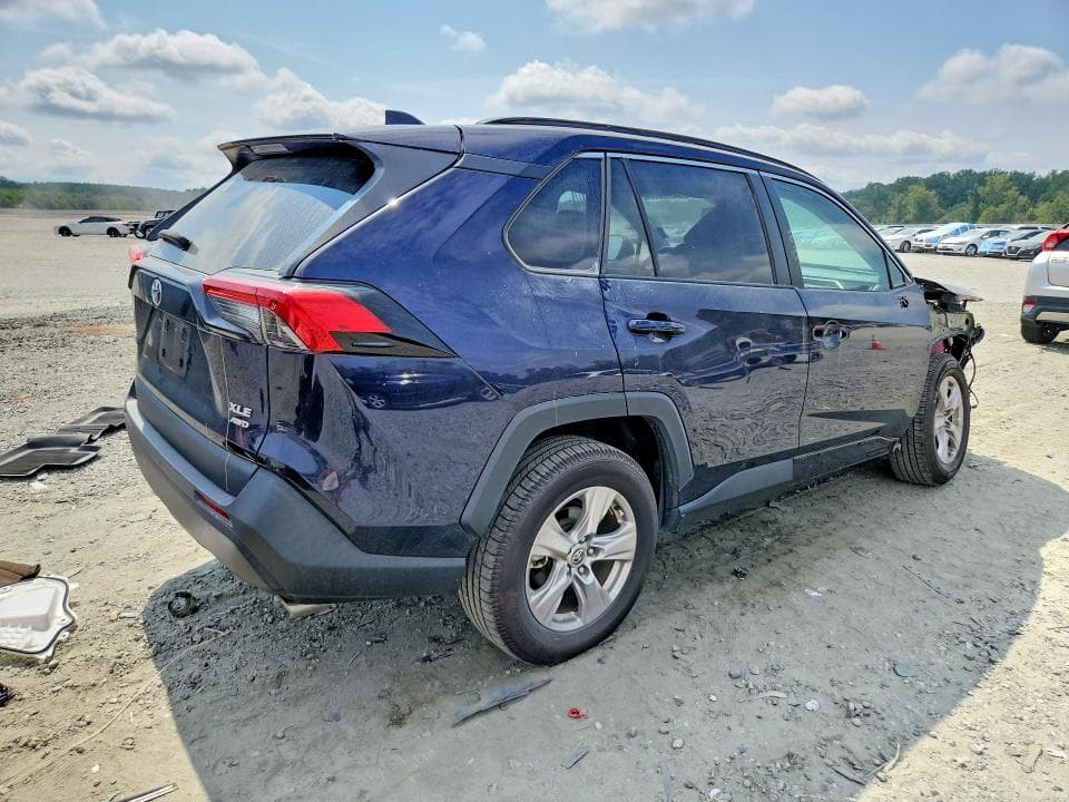 2023 TOYOTA RAV4 XLE 3