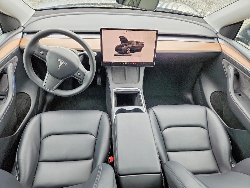 2023 TESLA MODEL Y 8