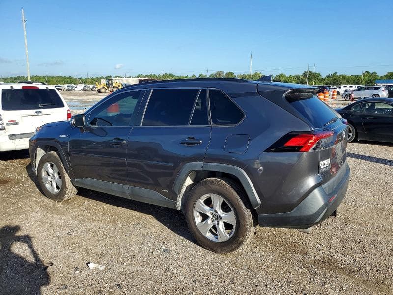2020 TOYOTA RAV4 LE 3