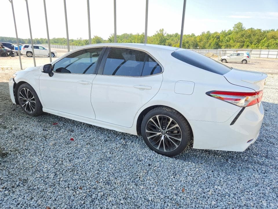 2018 TOYOTA CAMRY SE 2