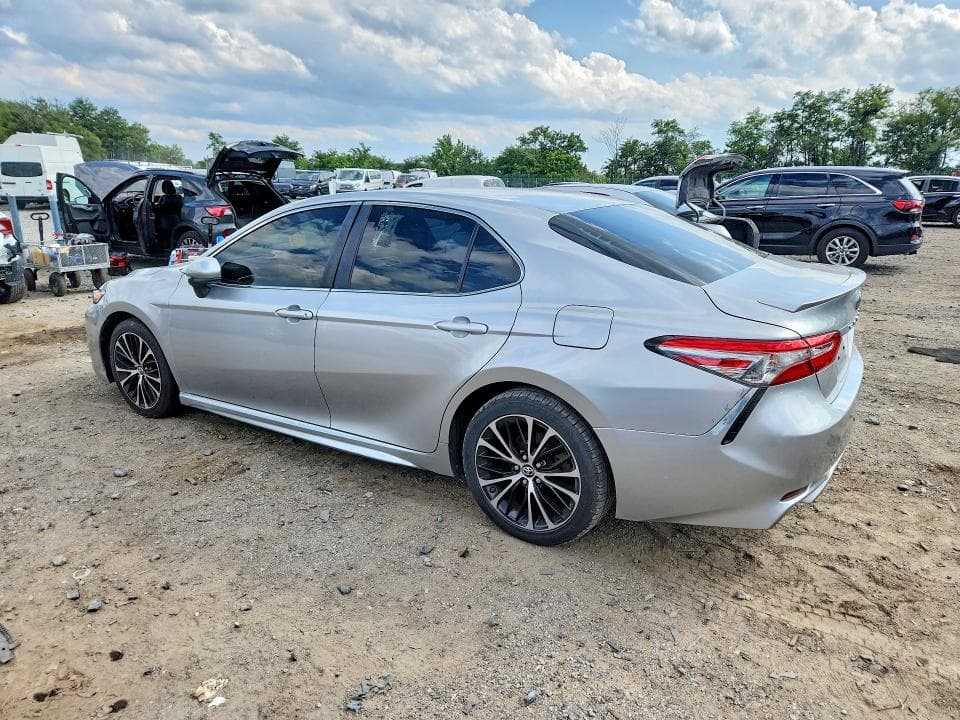 2018 TOYOTA CAMRY SE 2