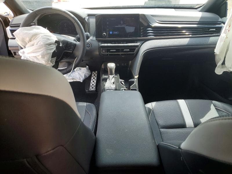 2025 TOYOTA CAMRY SE 8