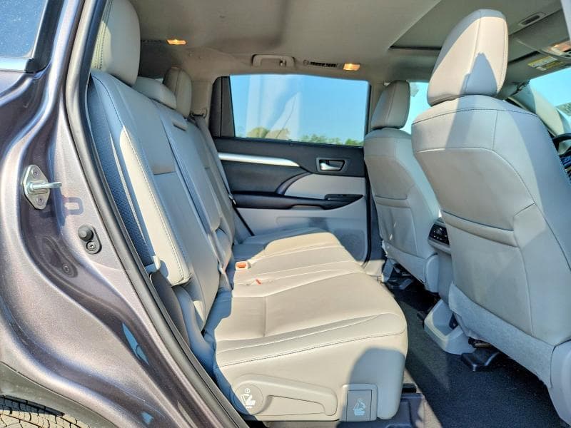 2019 TOYOTA HIGHLANDER XLE 11