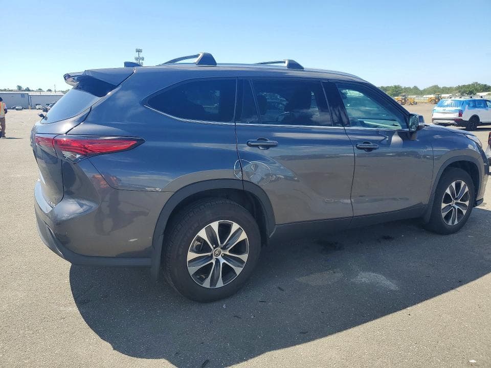 2020 TOYOTA HIGHLANDER XLE 3