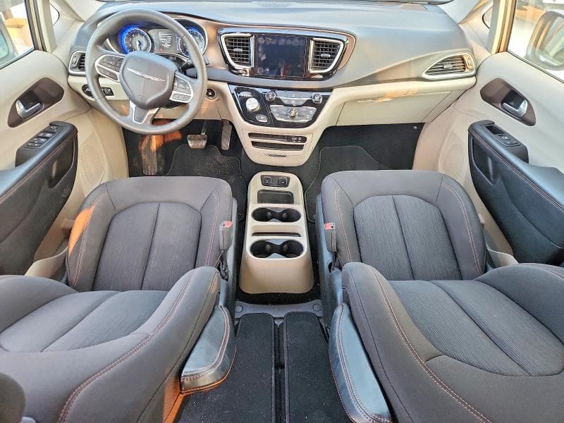 2017 CHRYSLER PACIFICA TOURING 8