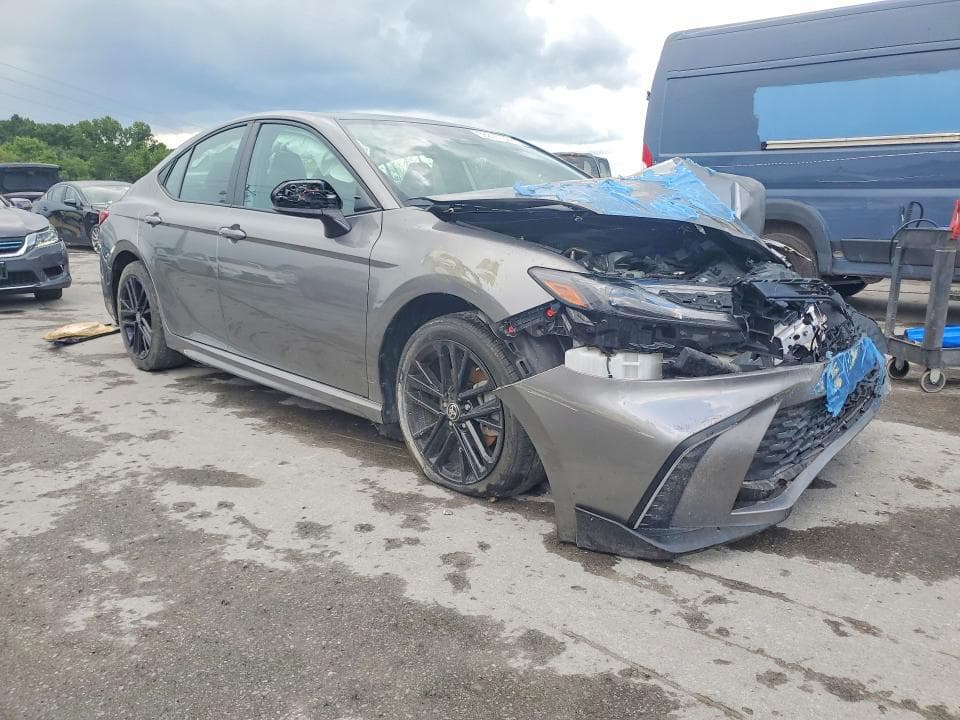 2025 TOYOTA CAMRY SE 4