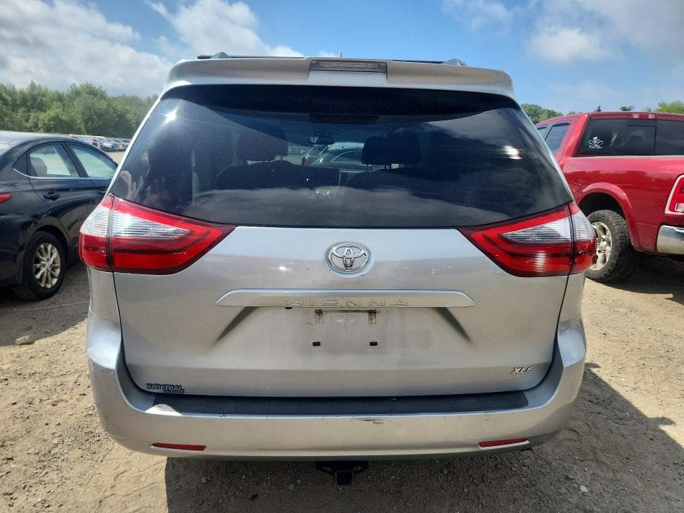 2020 TOYOTA SIENNA XLE 8-PASSENGER 6