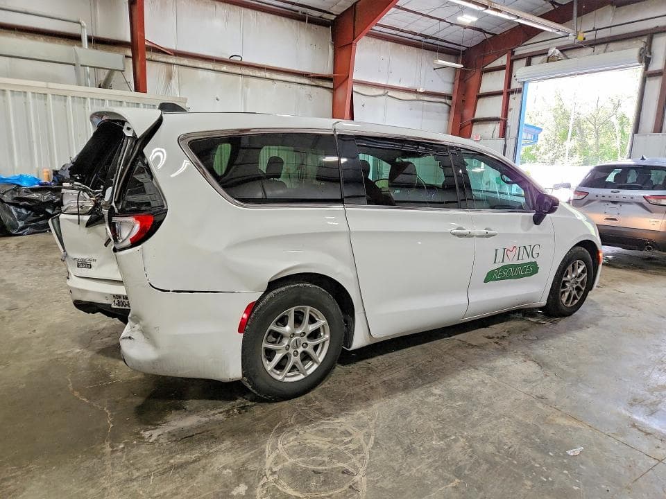 2025 CHRYSLER VOYAGER LX 3