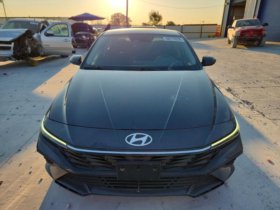 2024 HYUNDAI ELANTRA SE 5