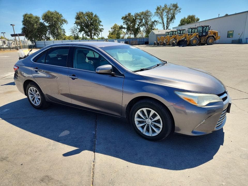 2017 TOYOTA CAMRY LE 4