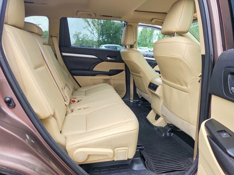 2018 TOYOTA HIGHLANDER XLE 11