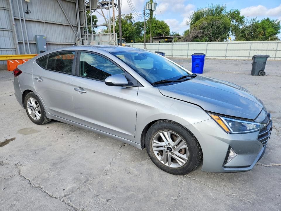 2020 HYUNDAI ELANTRA SEL 4