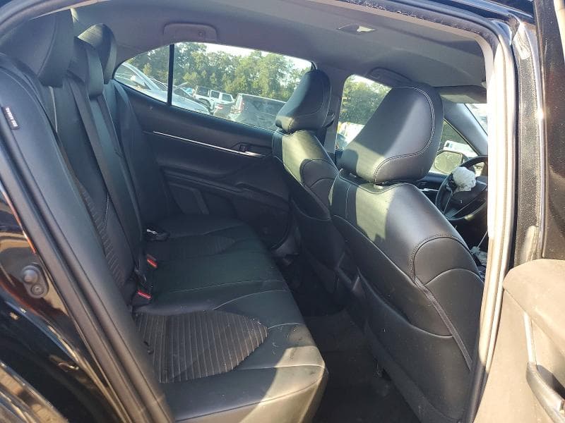 2021 TOYOTA CAMRY SE 10