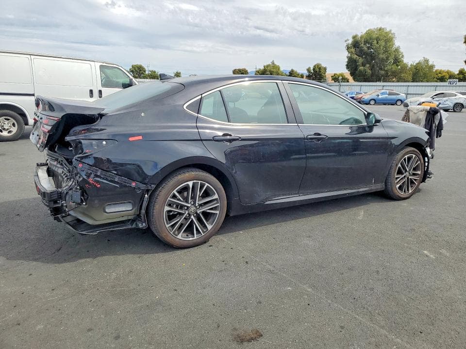 2026 TOYOTA CAMRY XLE 3