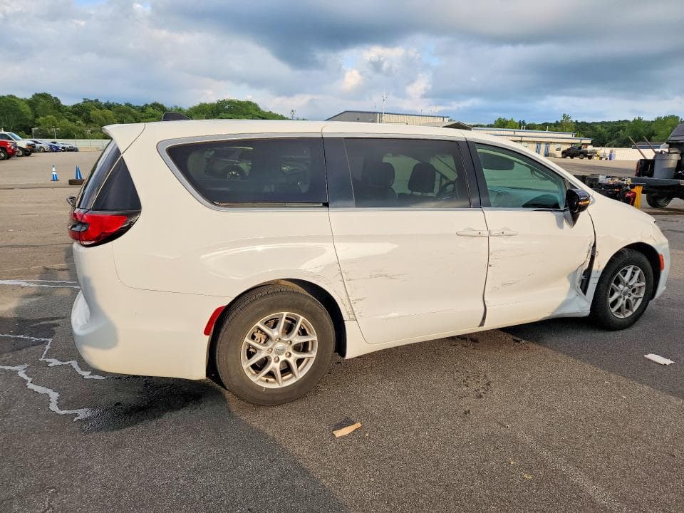 2024 CHRYSLER PACIFICA TOURING L 3