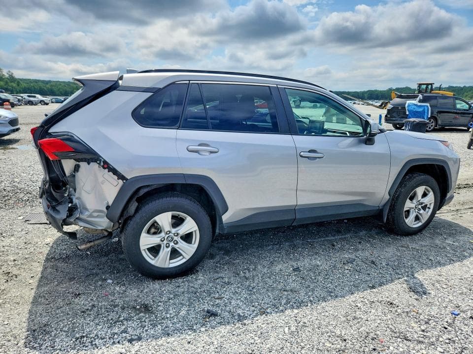 2020 TOYOTA RAV4 XLE 3