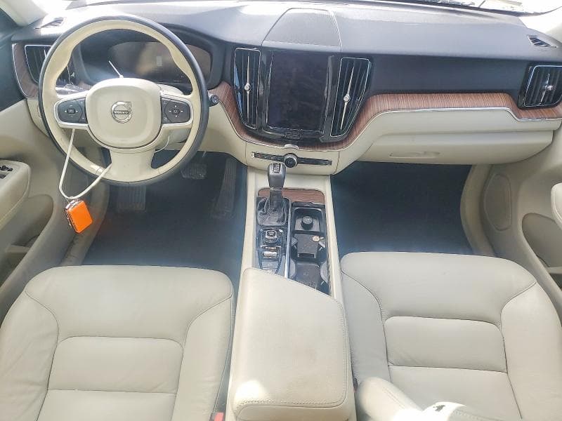 2021 VOLVO XC60 T5 MOMENTUM 8