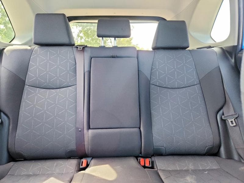 2019 TOYOTA RAV4 XLE 10