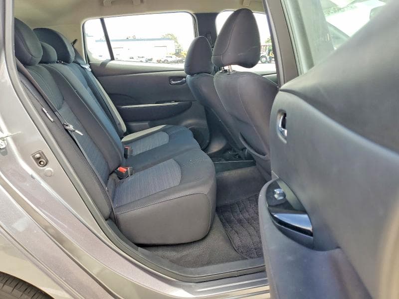 2020 NISSAN LEAF SV 10
