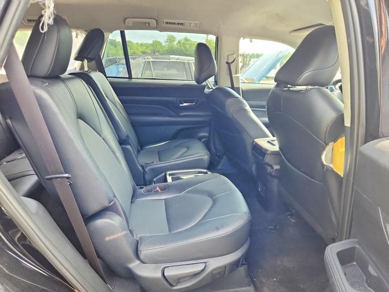2025 TOYOTA GRAND HIGHLANDER XLE 11