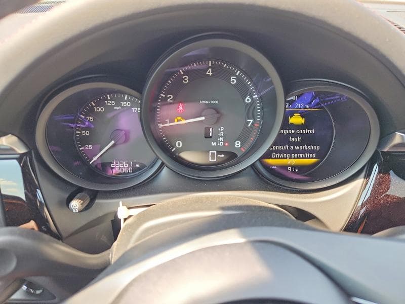 2024 PORSCHE MACAN BASE 9
