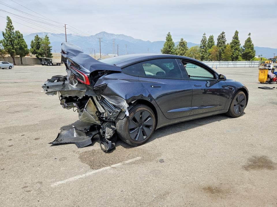 2025 TESLA MODEL 3 3