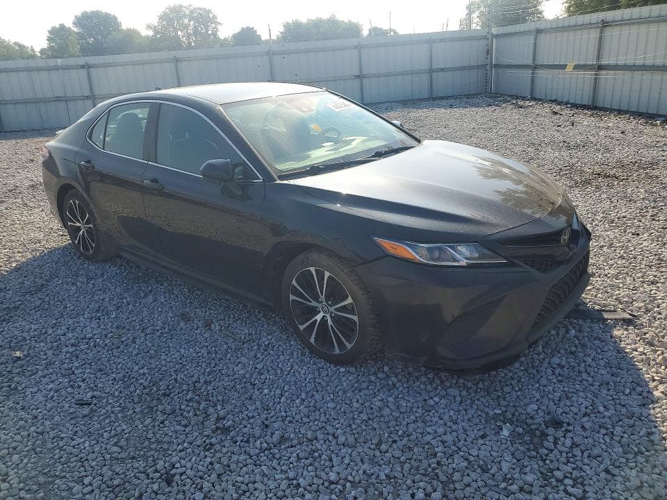 2020 TOYOTA CAMRY SE 4