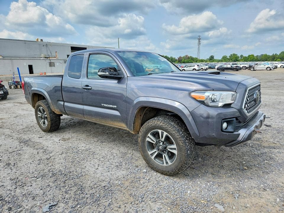 2018 TOYOTA TACOMA 4