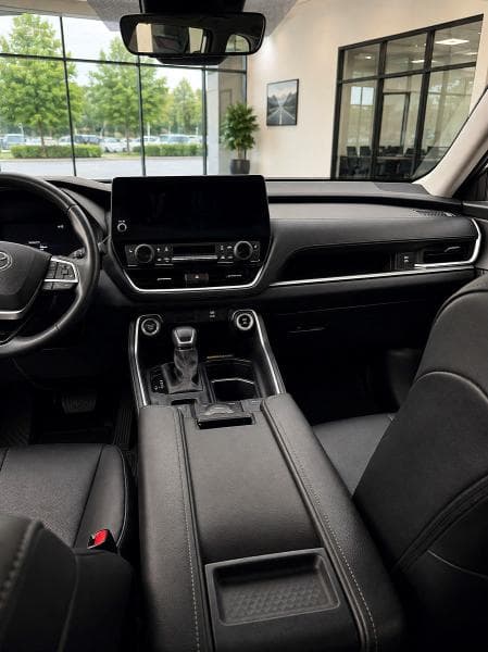 2025 TOYOTA GRAND HIGHLANDER XLE 9