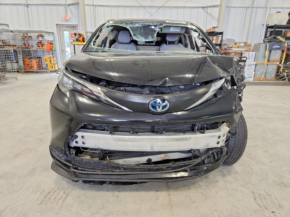 2024 TOYOTA SIENNA LE 5
