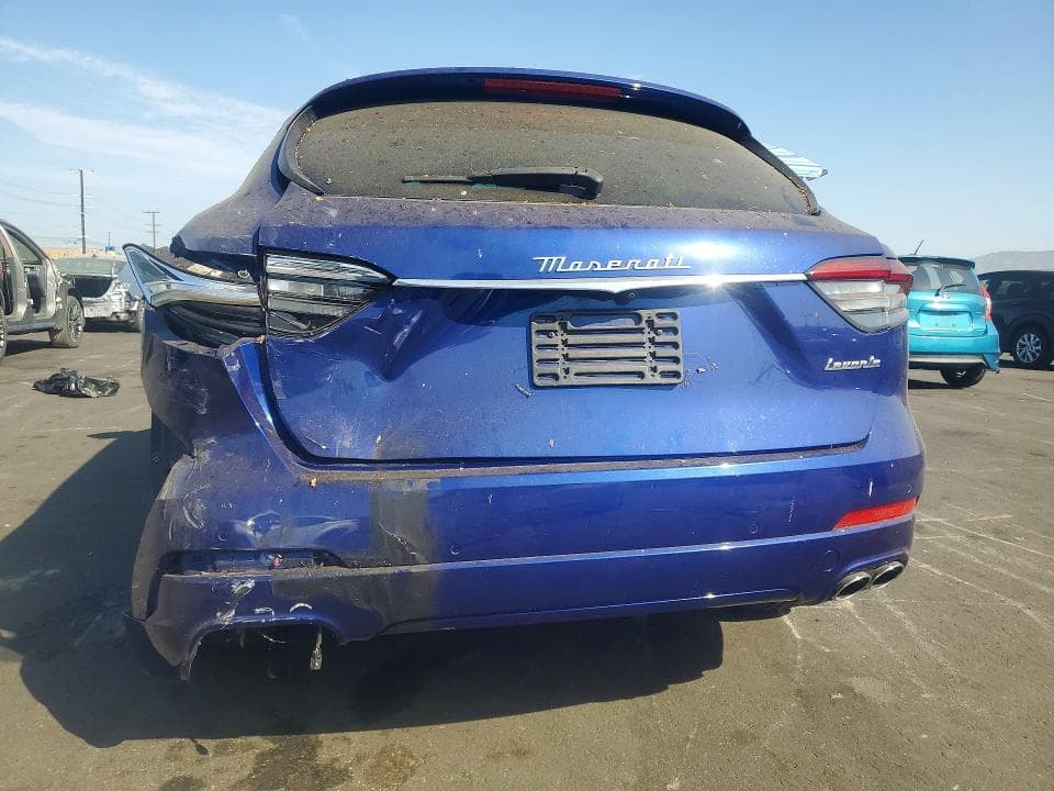 2022 MASERATI LEVANTE BASE/GT 6