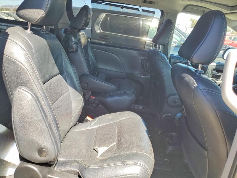 2018 TOYOTA SIENNA SE 8-PASSENGER 11