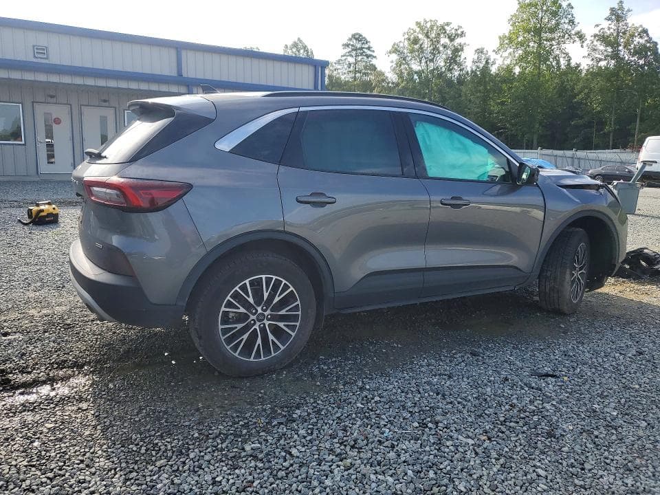 2024 FORD ESCAPE 3