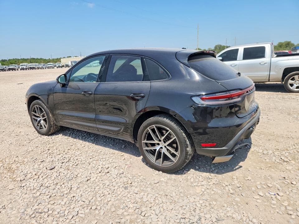 2024 PORSCHE MACAN BASE 2