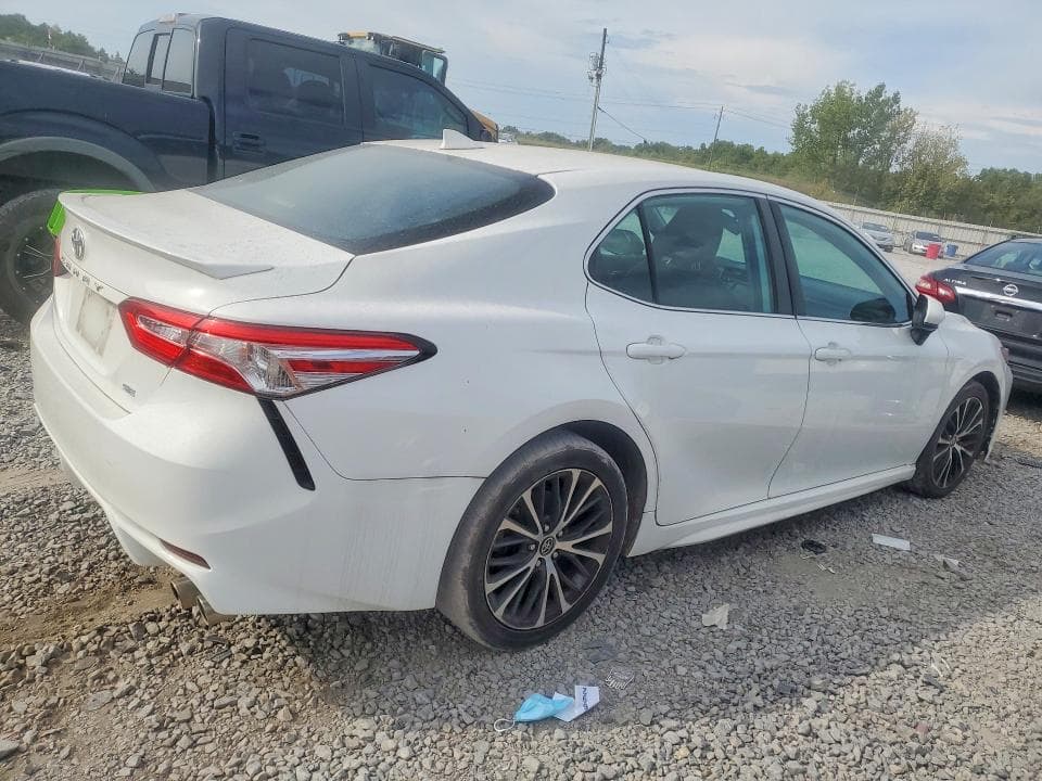 2020 TOYOTA CAMRY SE 3