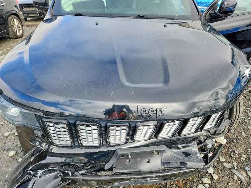 2018 JEEP GRAND CHEROKEE LAREDO 11