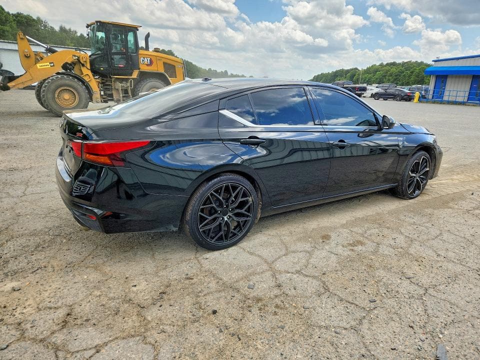 2023 NISSAN ALTIMA SR 3