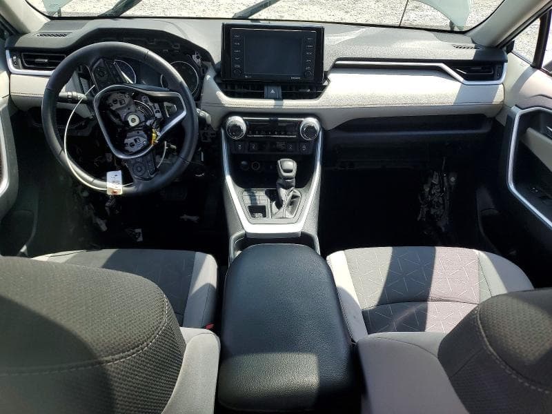 2020 TOYOTA RAV4 XLE 8