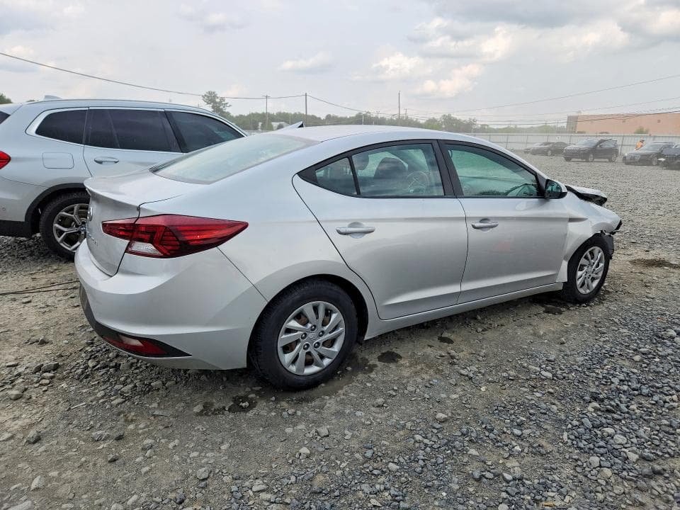 2019 HYUNDAI ELANTRA SE 3