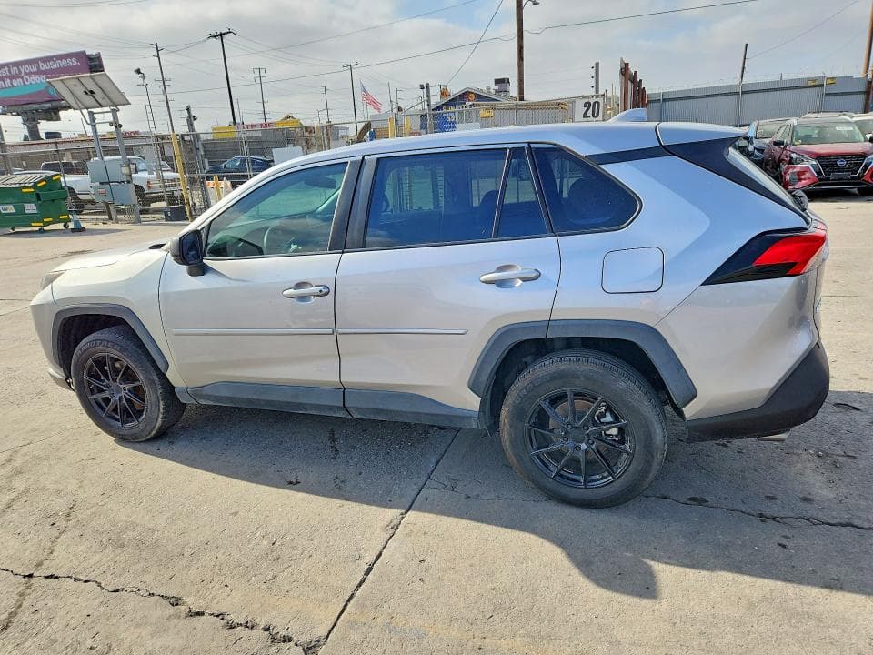 2022 TOYOTA RAV4 LE 2