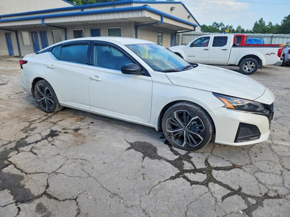 2024 NISSAN ALTIMA SR 4