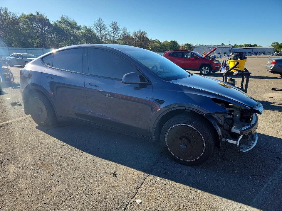 2023 TESLA MODEL Y 4