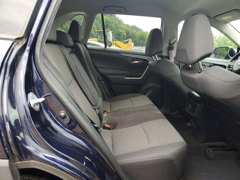 2021 TOYOTA RAV4 XLE 11
