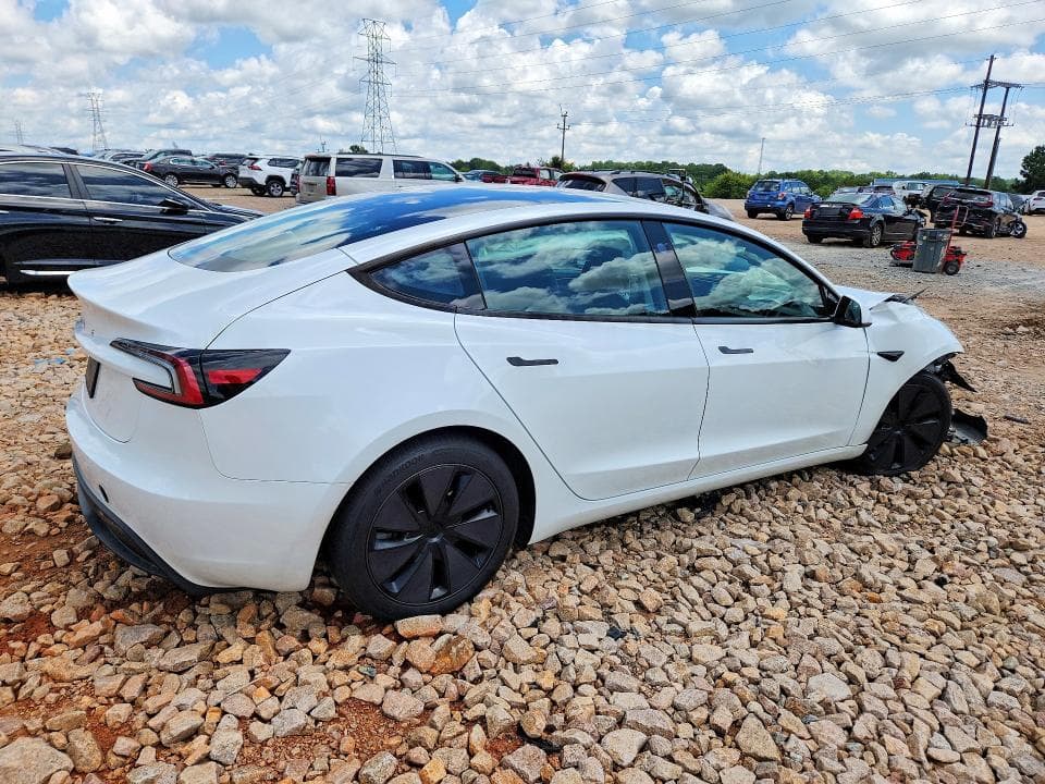 2025 TESLA MODEL 3 3
